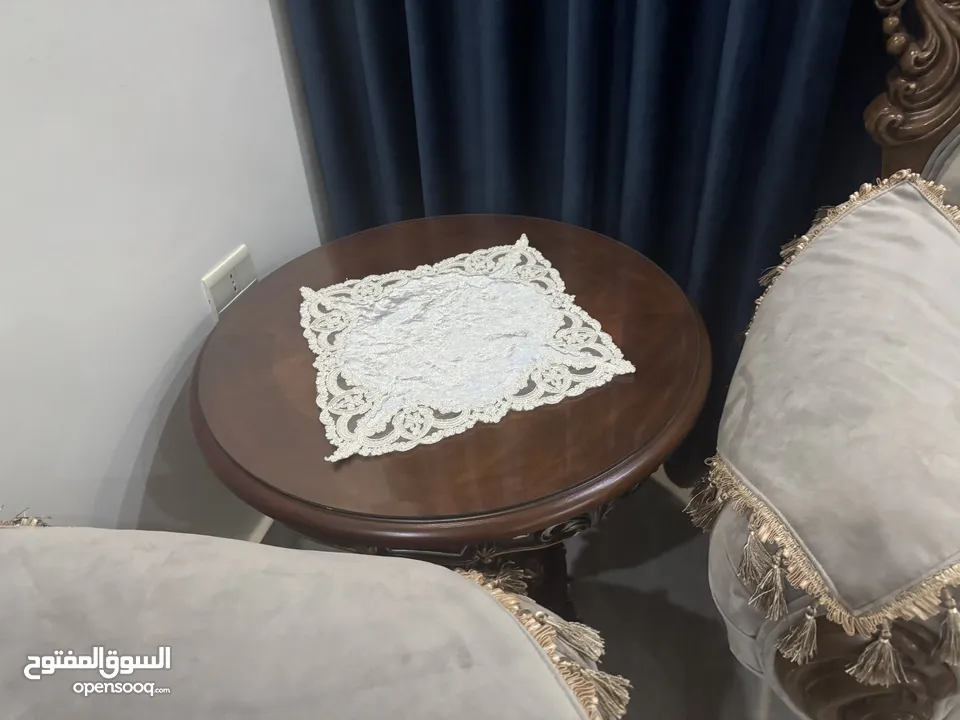 طاولات غرفة ضيوف بنقوش فاخرة من الخشب والفايبر المقاوم للماء