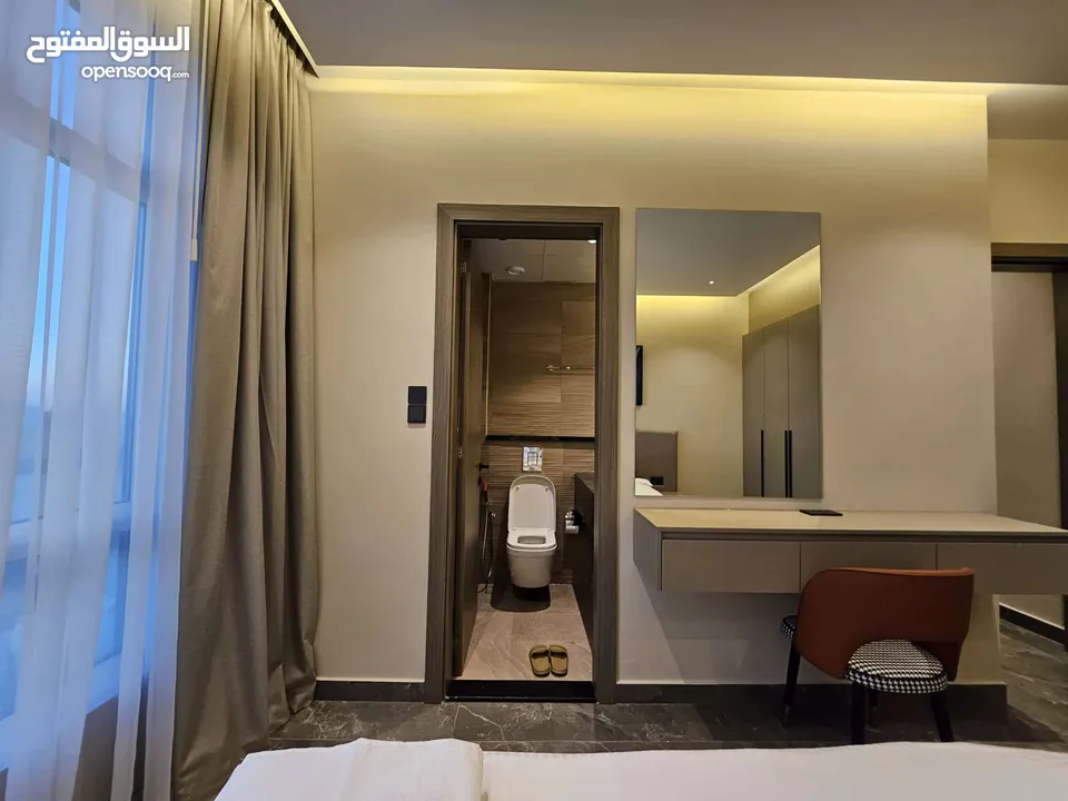 شقق سكنية فاخرة مفروشة بالكامل بإرقى الاثاث شاملة للماء والكهرباء . انترنت مجاني