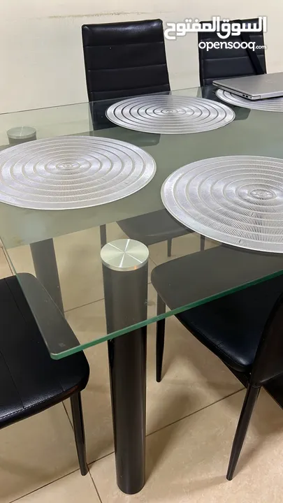 Dining table for sale 
