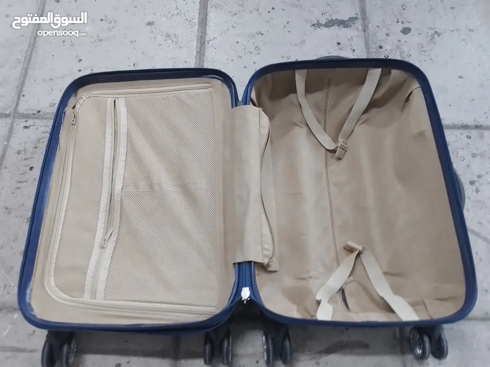 شنطة سفر بحالة ممتازة نوعها بولو
