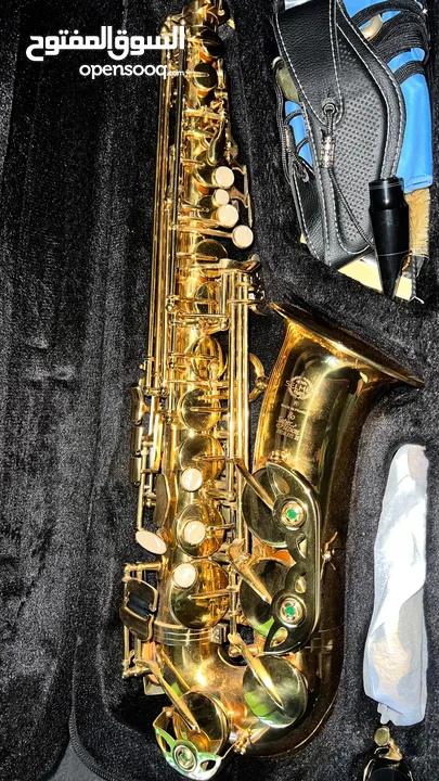 ساكسوفون طقريبا جديد بحالة ممتازه مع ستاند و ستراب  Alto Saxophone like new in excellent condition