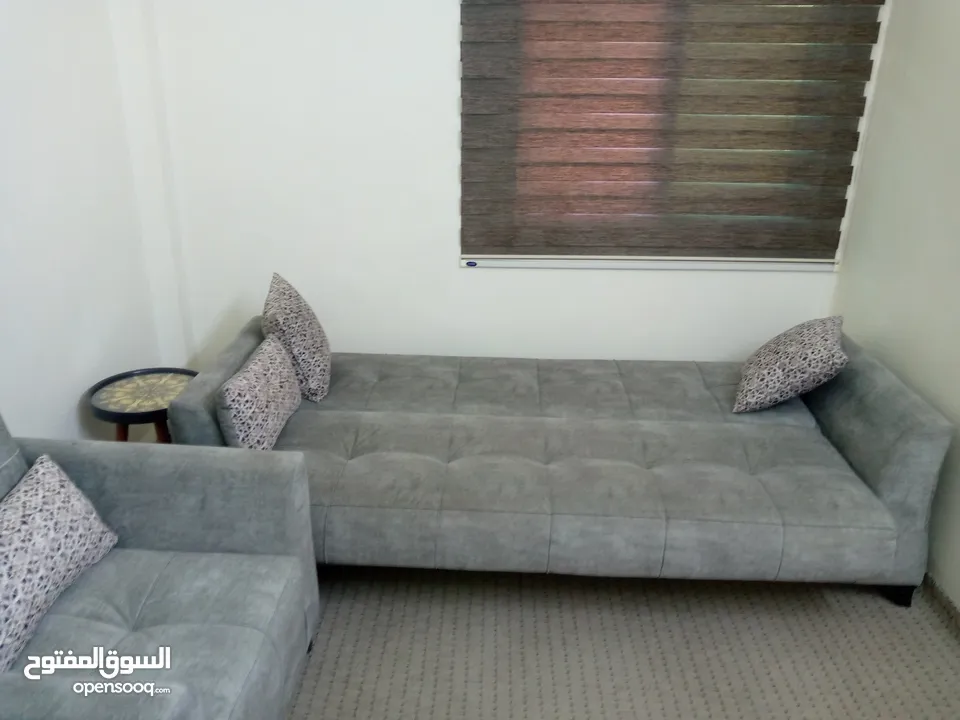 طقم كنب وصوفا بيد بنفس الوقت  8 مقاعد بحالة الوكالة