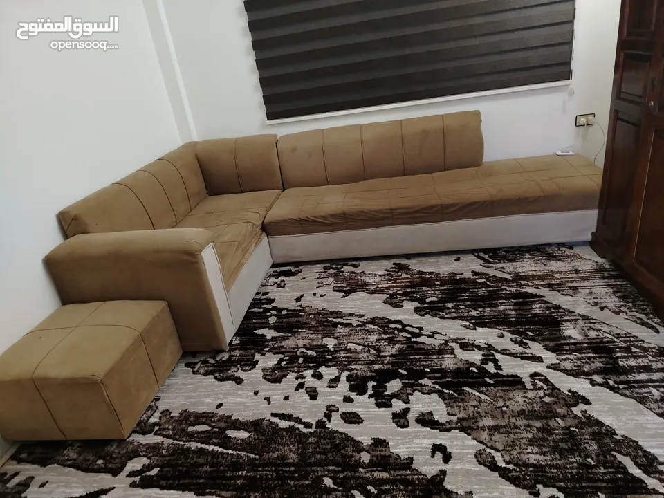 كورنر حرف L بحالة جيدة