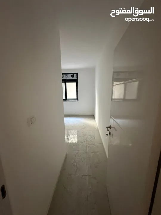 شقه للبيع مع حديقه بعين منجد