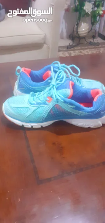FiLA  مريح جدا جدا بحالة الوكالة ملبوس 4 ايام العيد مقاس 40
