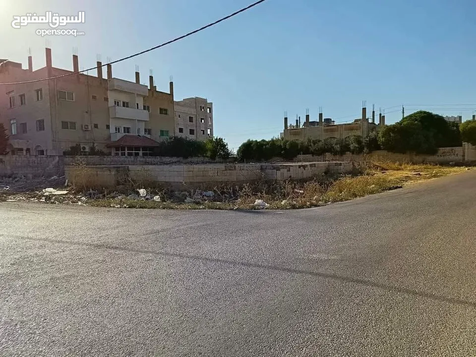 ارض للبيع الحي الشرقي مبني عليها اساس مسطح شقتين 375 متر