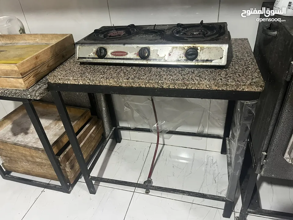 معدات مطعم كاملة بحالة ممتازة وبسعر مناسب