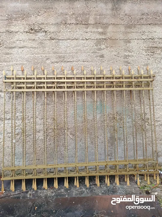 شبابيك الألمنيوم قاطع فلسطيني باب حربات ثقيل
