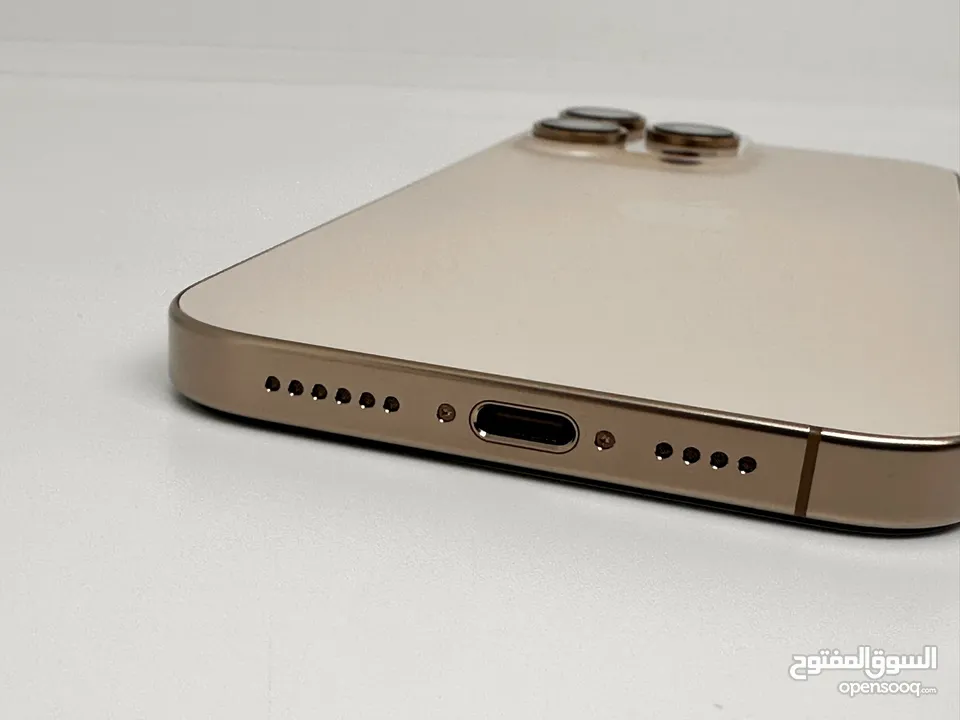 iPhone 16 Pro Max مشحون 17 مرة فقط شبه جديد