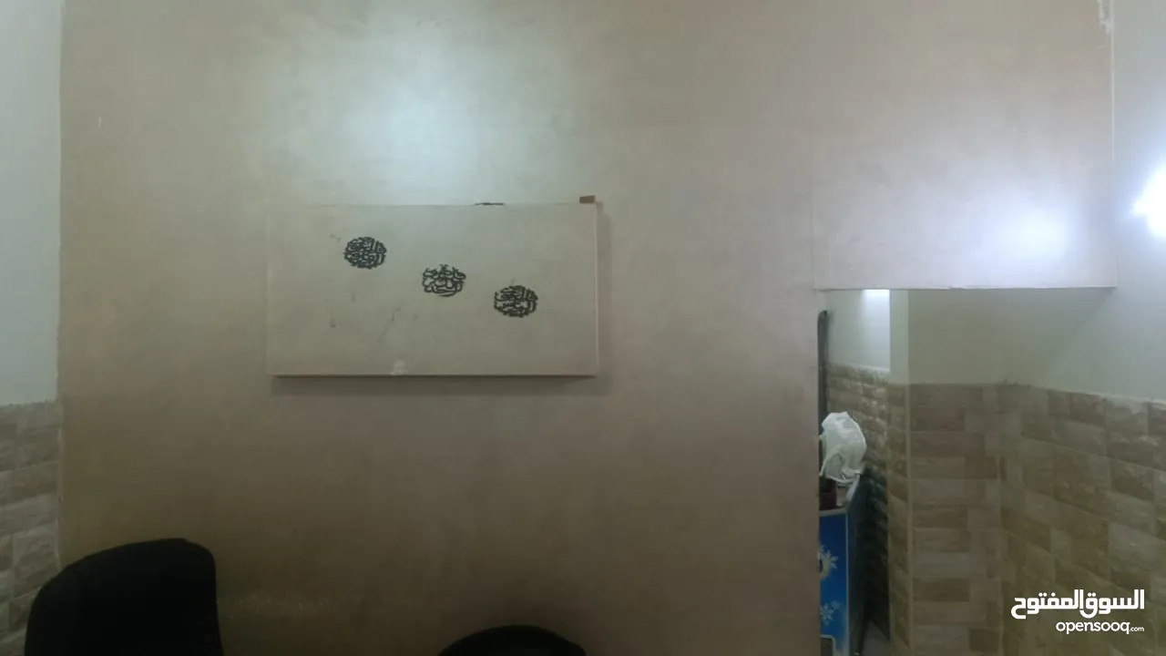 محل تجاري للايجار في جبل طارق بجانب بقالة الهدى  بعد اسواق طارق باتجاه قهوة سكر. موقع حيوي. خط باص