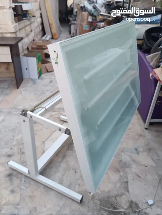 مرسم هندسي مضاء متحرك إربد