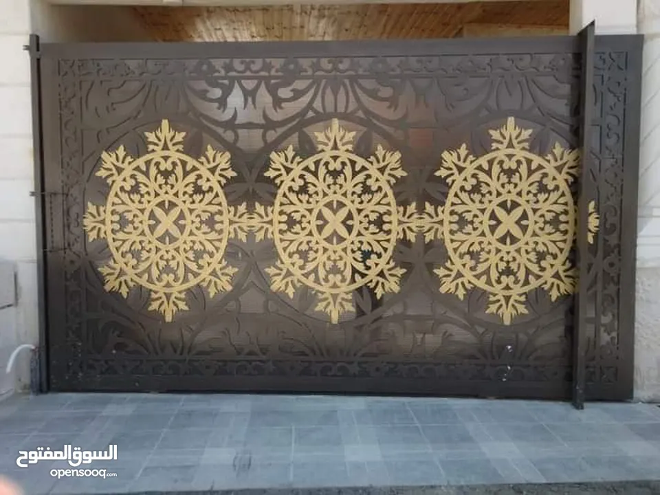 باب حديد لليزر