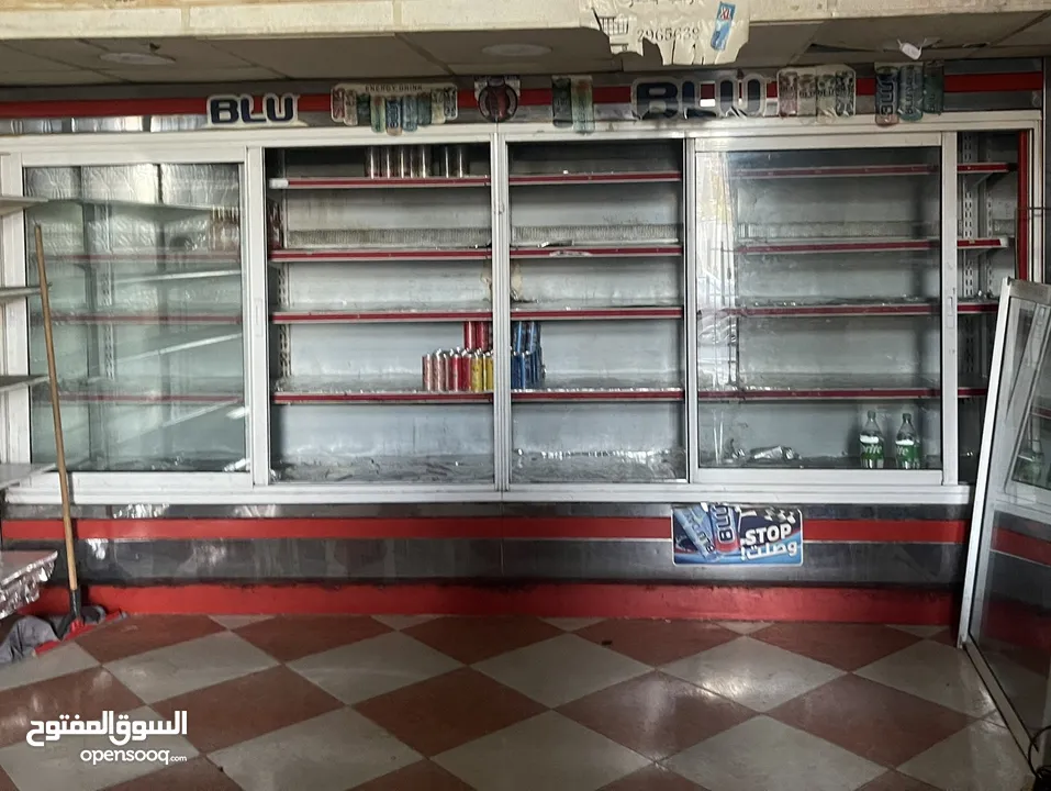ثلاجة عرض للبيع بحالة ممتازة