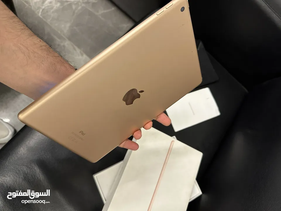 iPad 8 (gold)