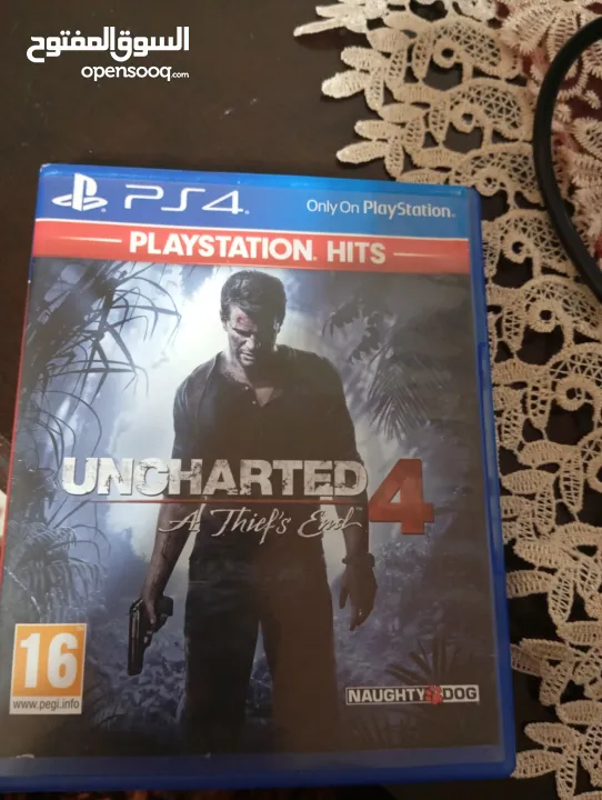 شباب موجود دسكات بلاستيشن 4 مستعمل بحاله جيده