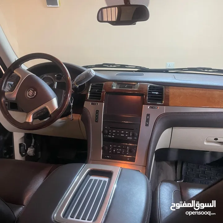 كاديلك اسكاليد بلاتينيوم أعلى صنف 2013 مخزن مالك ثالث بنزين وارد الوكيل
