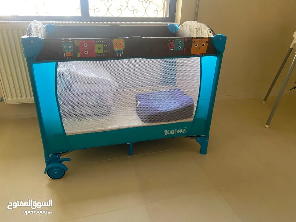 تخت أطفال مع فرشه بحال الجديد