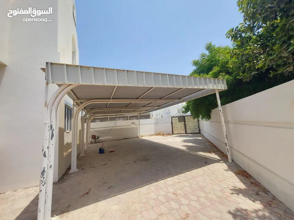 10 Bedrooms Villa for Rent in Shatti Al Qurum REF:817R