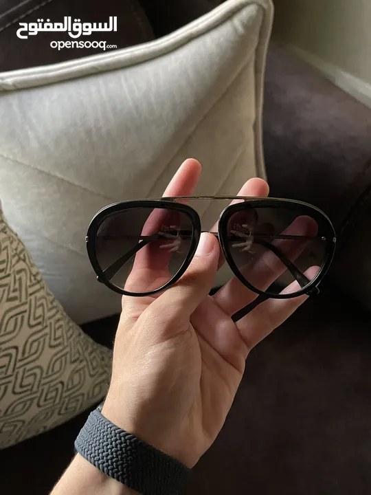 TOM FORD Sunglasses like new  نظارة TOM FORD للبيع بسعر مغري