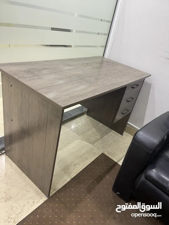 مكتب للبيع بسرعه و يوجد مثله 4 بجب التواصل بسرعه