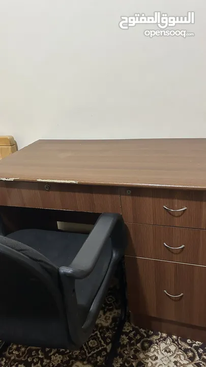 مكتب وكرسي دراسي
