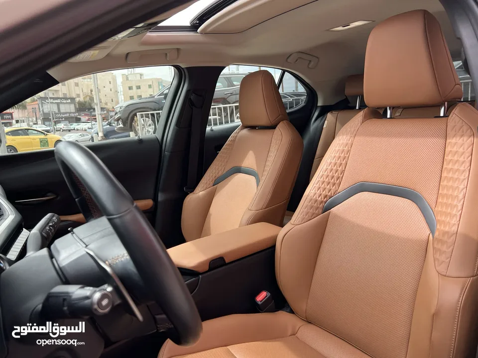 ليكزس UX300e كهربائية اعلى اضافات 2021