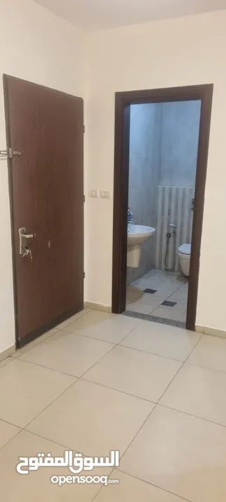 شقة غير مفروشة للإيجار في الريحان