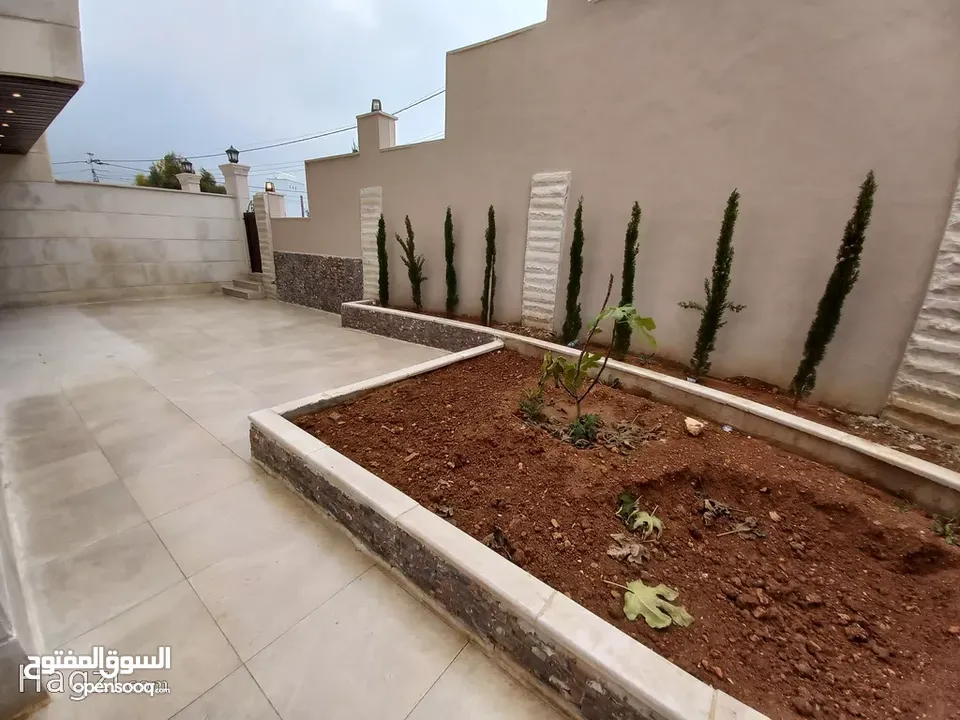 شقه ارضيه فاخره مع مدخل خاص وكراجين خاصات للبيع في افخم مناطق خلدا  ( Property ID : 30792 )