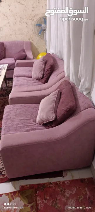 طقم كنب مستعمل بحالة جيدة جدا تسعة مقاعد