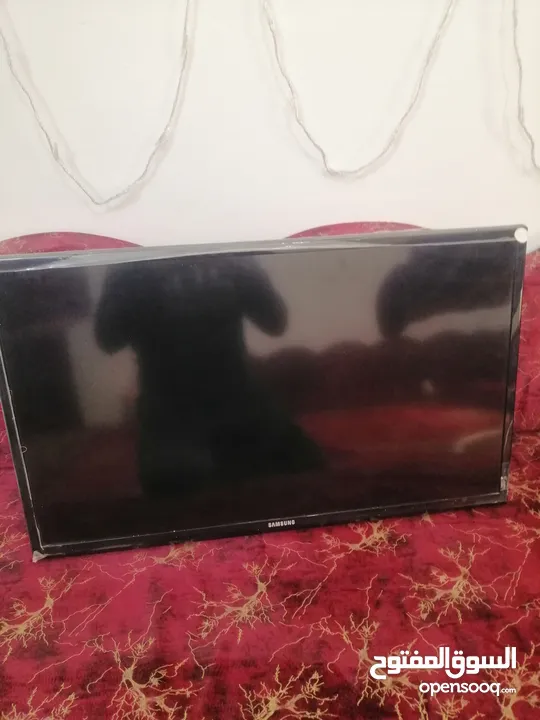 شاشة سامسونج 32 بوصة بحال الوكالة للبيع