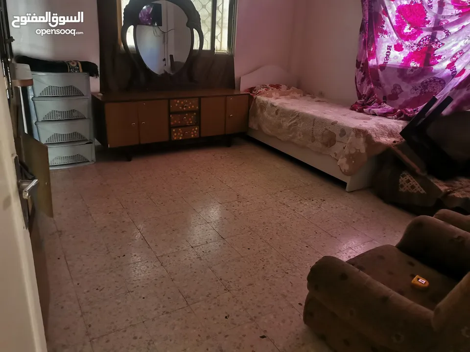شقة للبيع في منطقة الغويرية صيدلية فريج مساحة وتهوية ممتازة ومنطقة مخدمة بسعر مغري