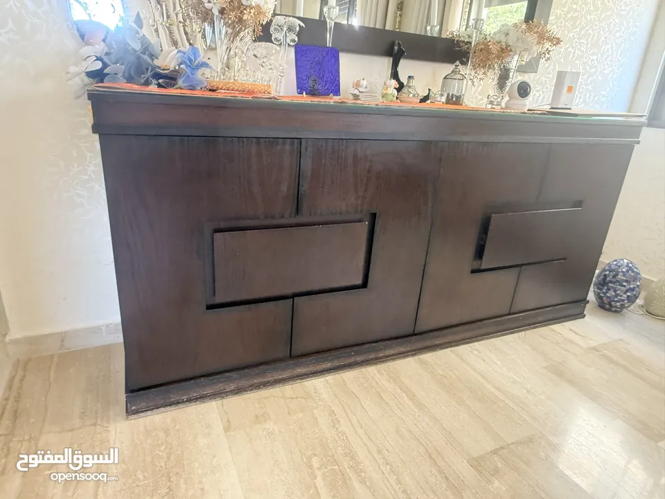 غرفة سفرة مميزه للبيع اجهزة كهربائية بحال البلاش  طاولة مطبخ مميزه  خزانة تلفزيون مميزه بحال الجديد