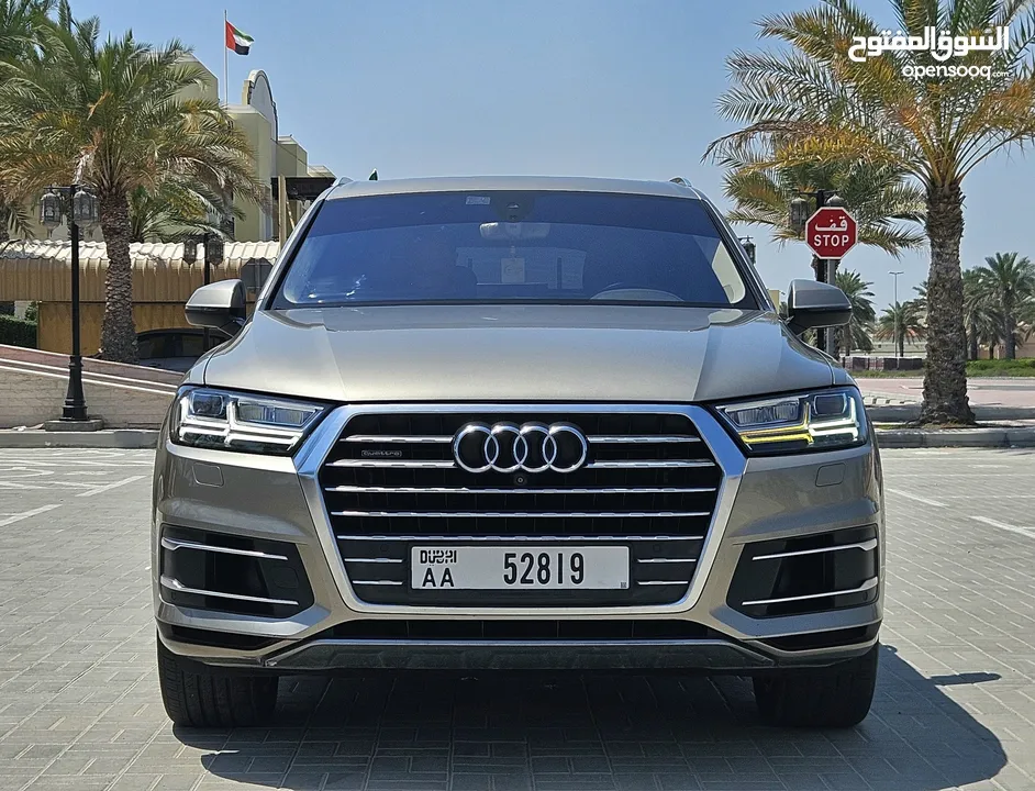 2016 Audi Q7 (New Shape) / Gcc Specs /Original Paint / Auto park / Panoramic Roof  Excellent overall