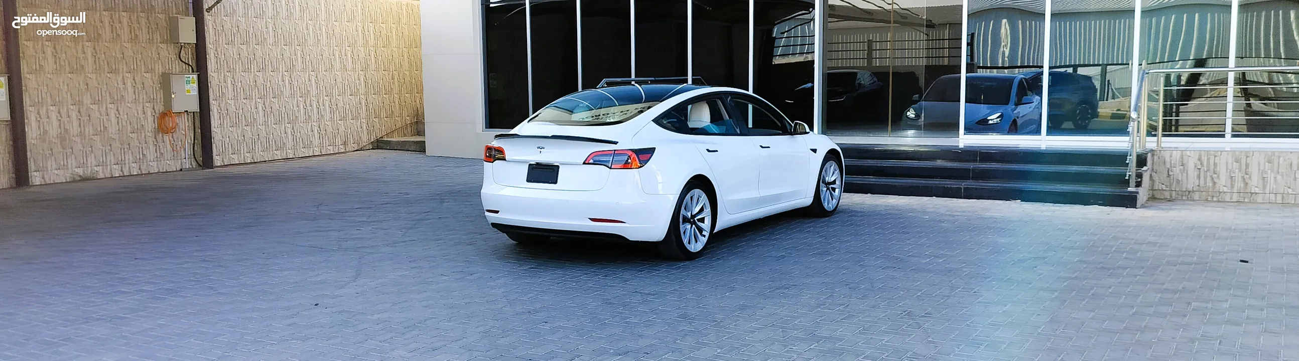 تيسلا 2021 model 3 فحص كامل 4 جـيـد فرش ابيض جنط 19بحالة الوكالة لون مميز للبيع بسعر لقطة ومحروووق