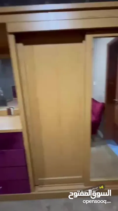 غرفتين نوم بحاله نظيفة خشب بحريني