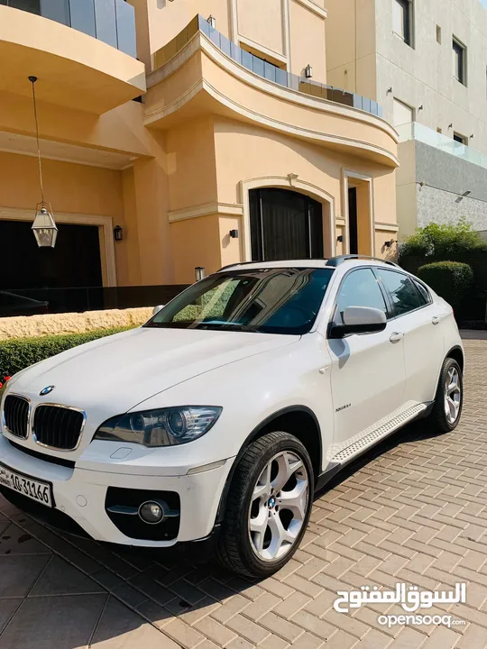 CarBMW X6.