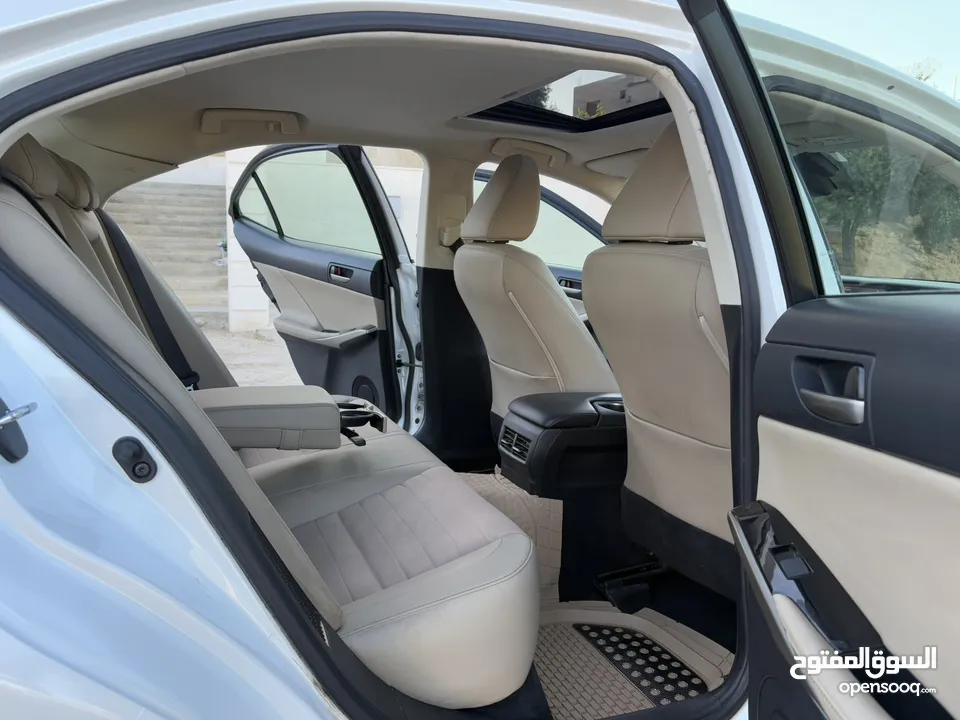لكزز هايبرد LEXUZ IS 300 SPORT فل كامل مع فتحه