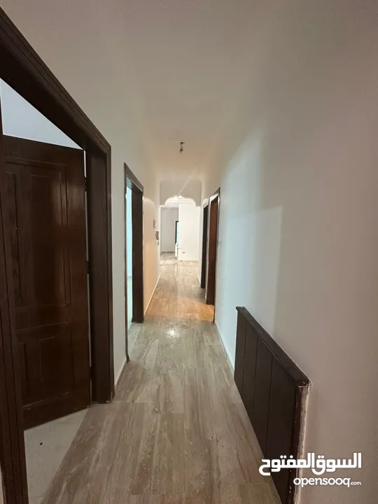 الجبيهة+ حي المنصور شقه فارغه للايجار ـ  150 متر ـ 3 نوم باجره 350 دينار