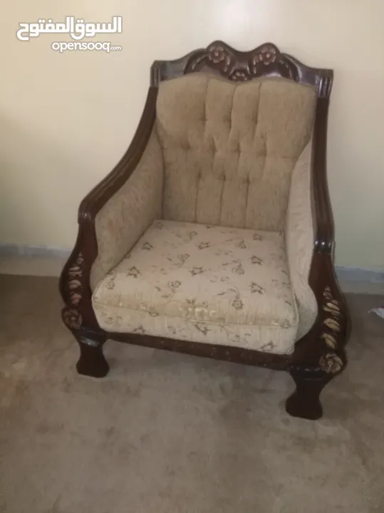 طقم كنب لون بيج خشي ثقيل حفر