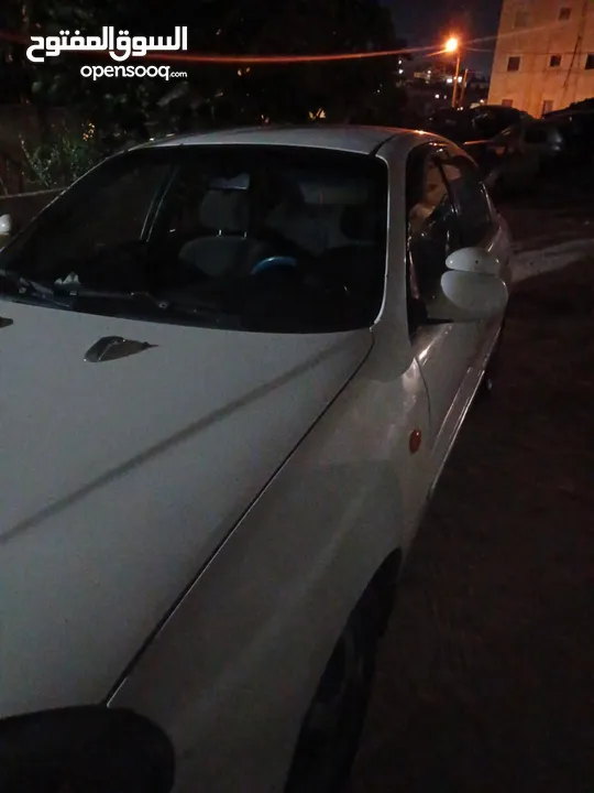 دايو لانوس نظيفة 2001 لونها أبيض للبيع