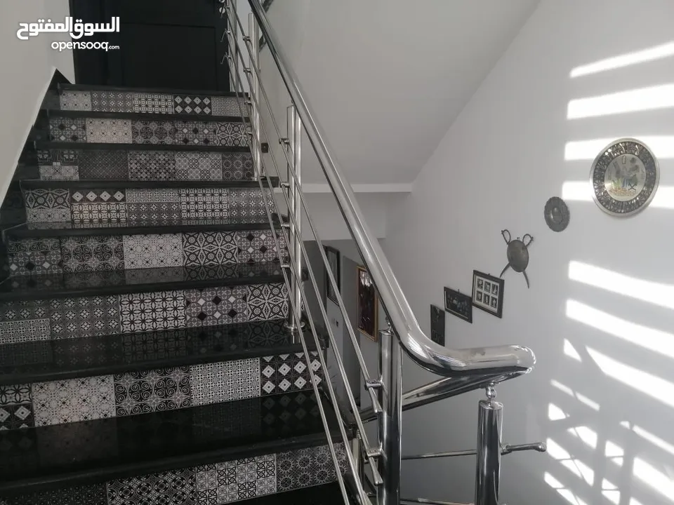 فيلا سكنيه بالسلط للبيع زي وادي الحمامرة واصل جميع الخدمات ومنطقة هادئة قريبة من الاسواق