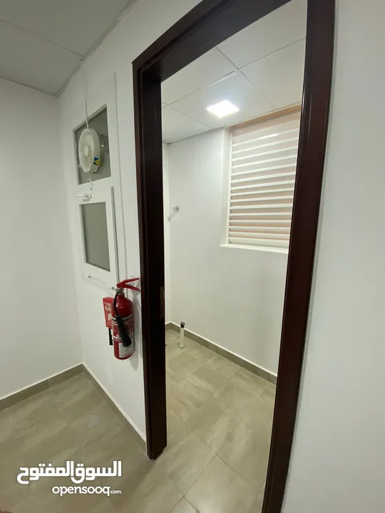 شقة جديدة للإيجار في القرم apartment for rent in Al Qurum