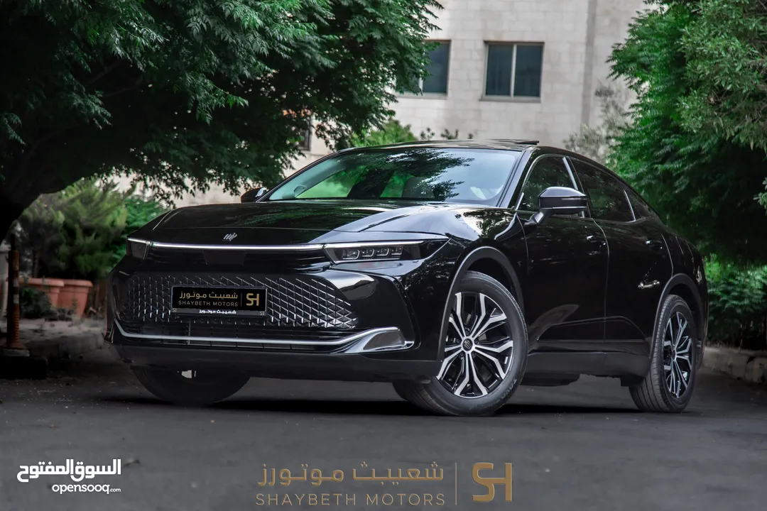 Toyota Crown hybrid 2023 premium