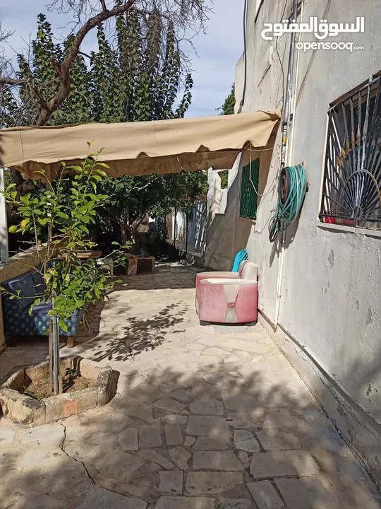 عماره مميزه في حي مميز بسعر جيد مناسبه لعائله مدخل مستقل قوشان مفروز اربع طوابق كل طابق مسطح 155 متر