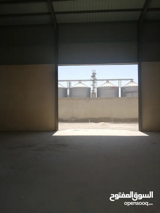 للبيع ارض  10 دونم صناعات عليها 3 هناجر جديده في جنوب عمان بعد الجيزه في ضبيعه  خلف مطاحن الجنوب