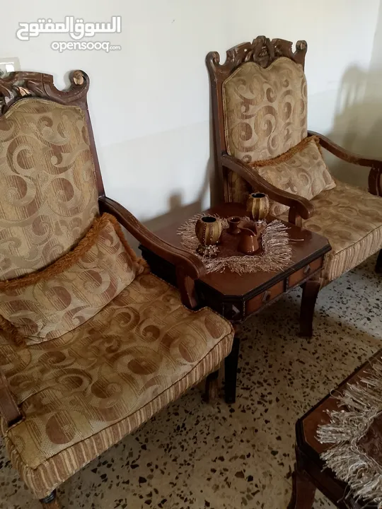 طقم كنب ومورس وبوفيه3قطع بحالة جيدة جدا