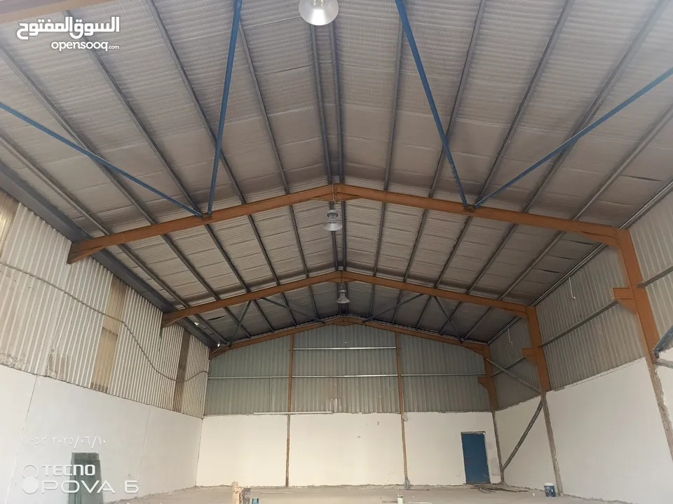 هناجر 300متر مع ساحة 700متر