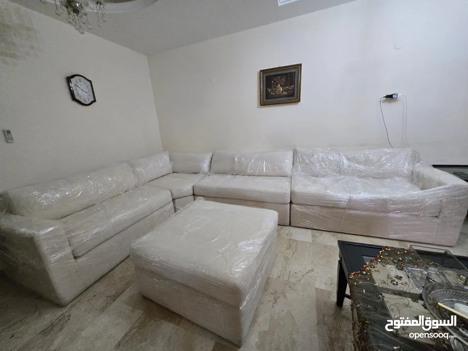 كنب جديد لم يستخدم نوعية جيدة للبيع