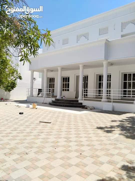 6Me33-Luxurious modern 5+1BHK Villa for rent in Qurm near Al Shati Street.