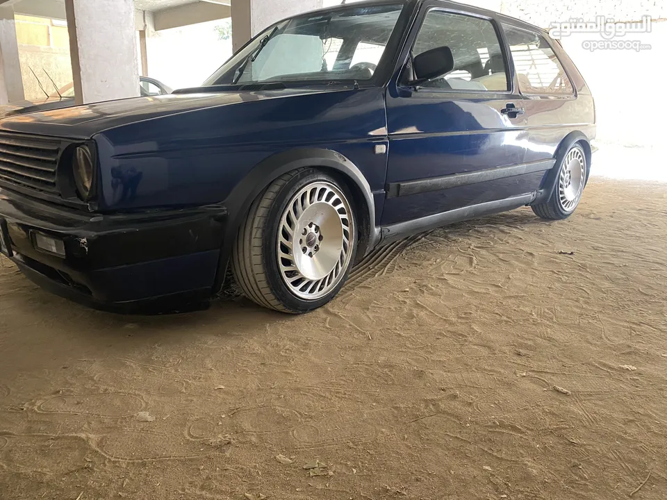 جولف 2 كوبيه gti فبريكه دواخل و سقف و كبوت و شنطه من الخارج